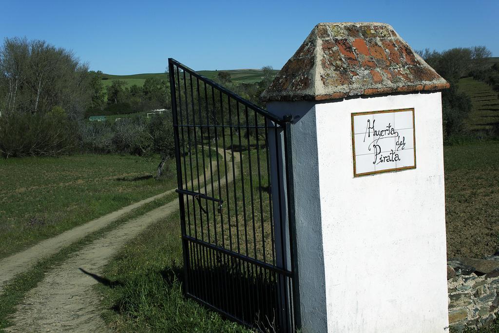 Casa Rural ecológica Huerta del Pirata Fuente de Cantos Exterior foto